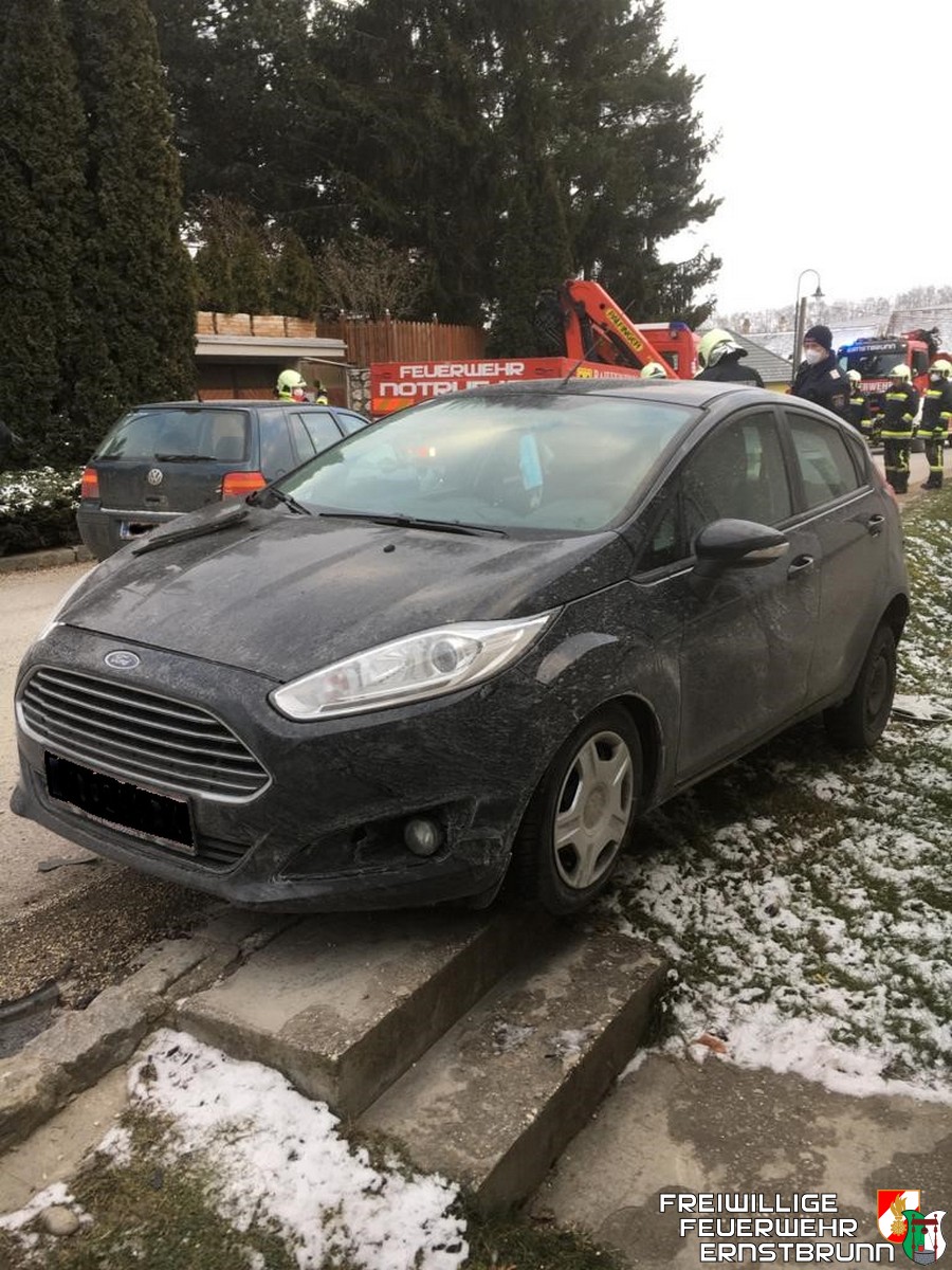 Zweifache Fahrzeugbergung nach Verkehrsunfall