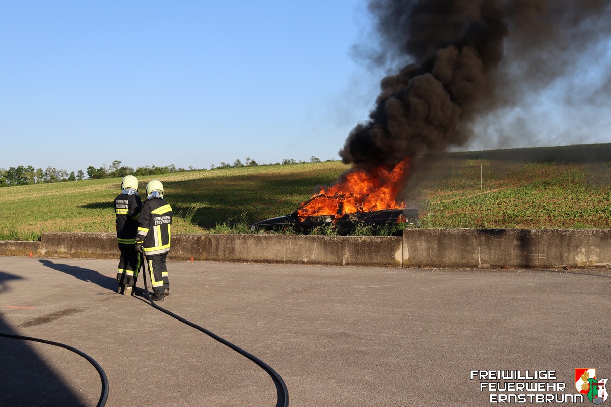 Übung Fahrzeugbrand