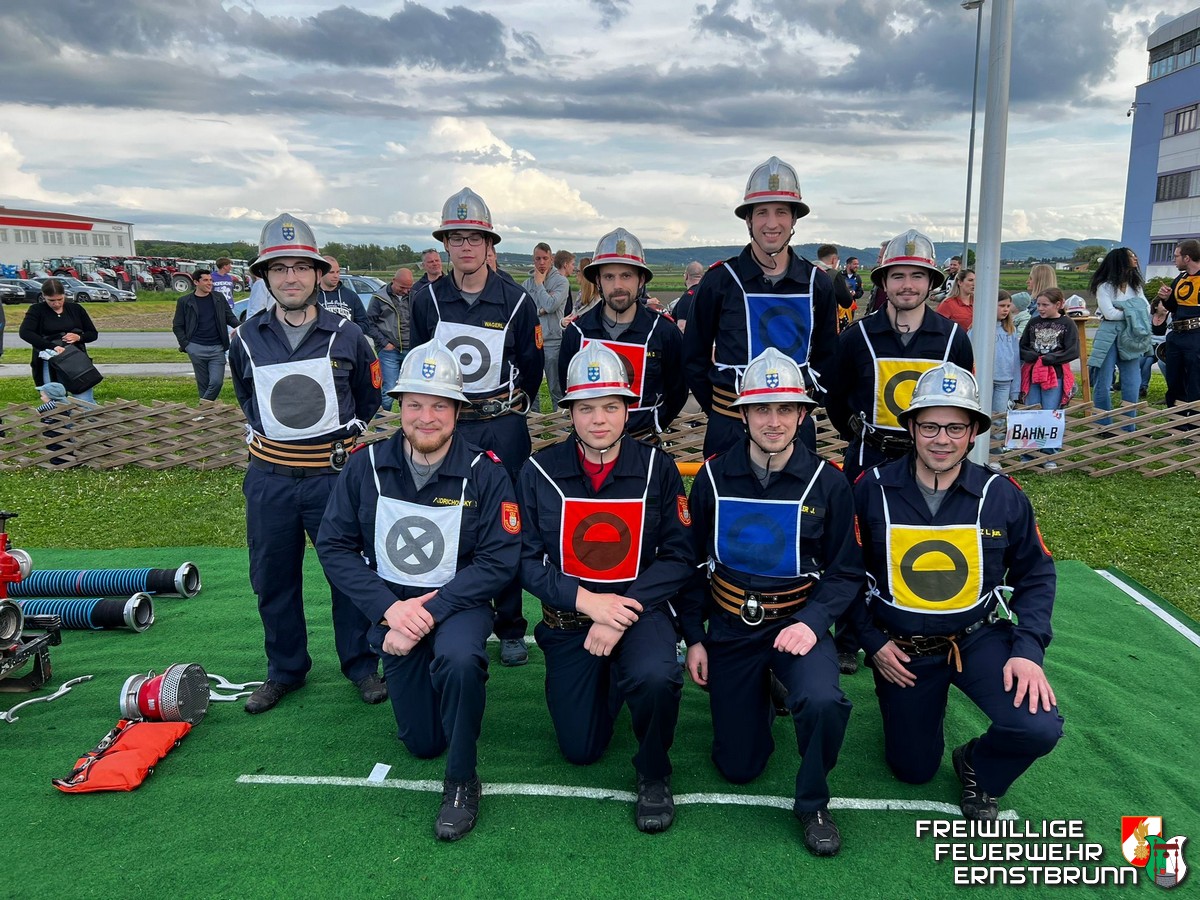 Wettkampf und Übergabe Trainingsbekleidung