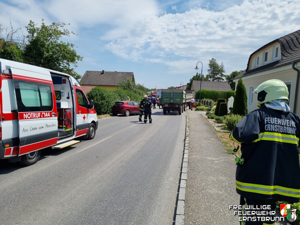 PKW gegen Traktor