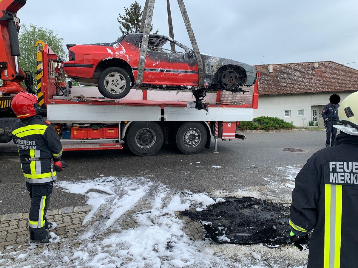 PKW Bergung nach Fahrzeugbrand