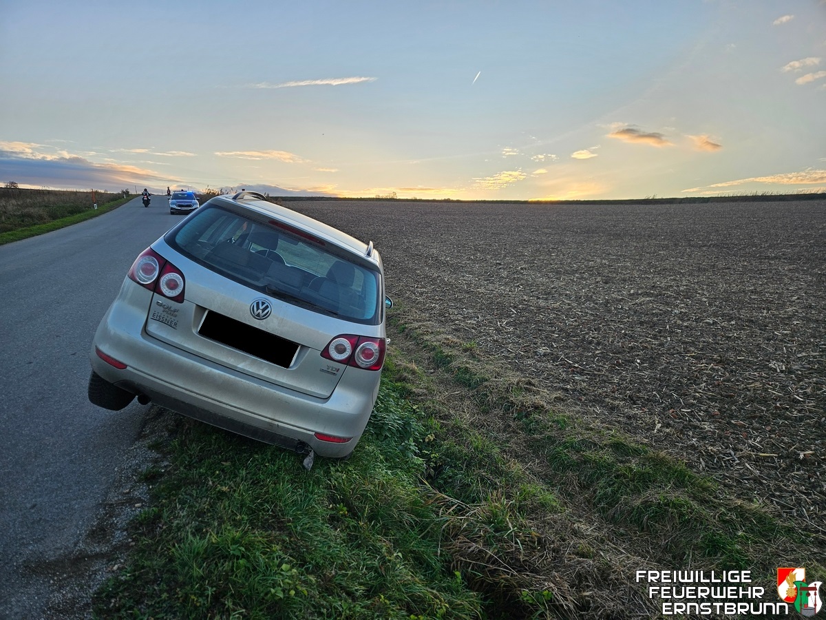 PKW Bergung bei der Ortseinfahrt Klement