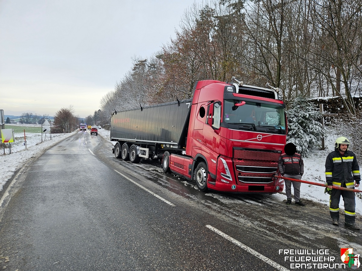 LKW-Bergung auf der B6 bei Klement