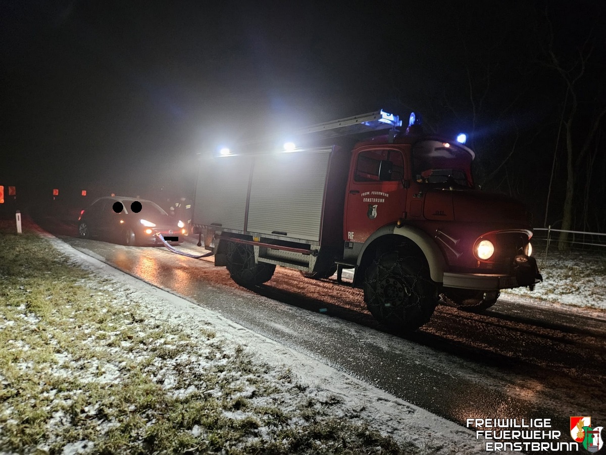 Fahrzeugbergungen auf eisiger Fahrbahn