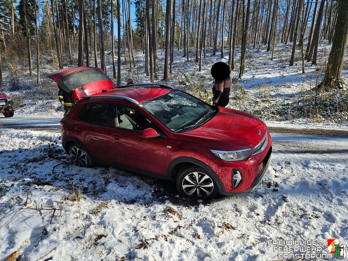 PKW-Bergung mitten im Wald