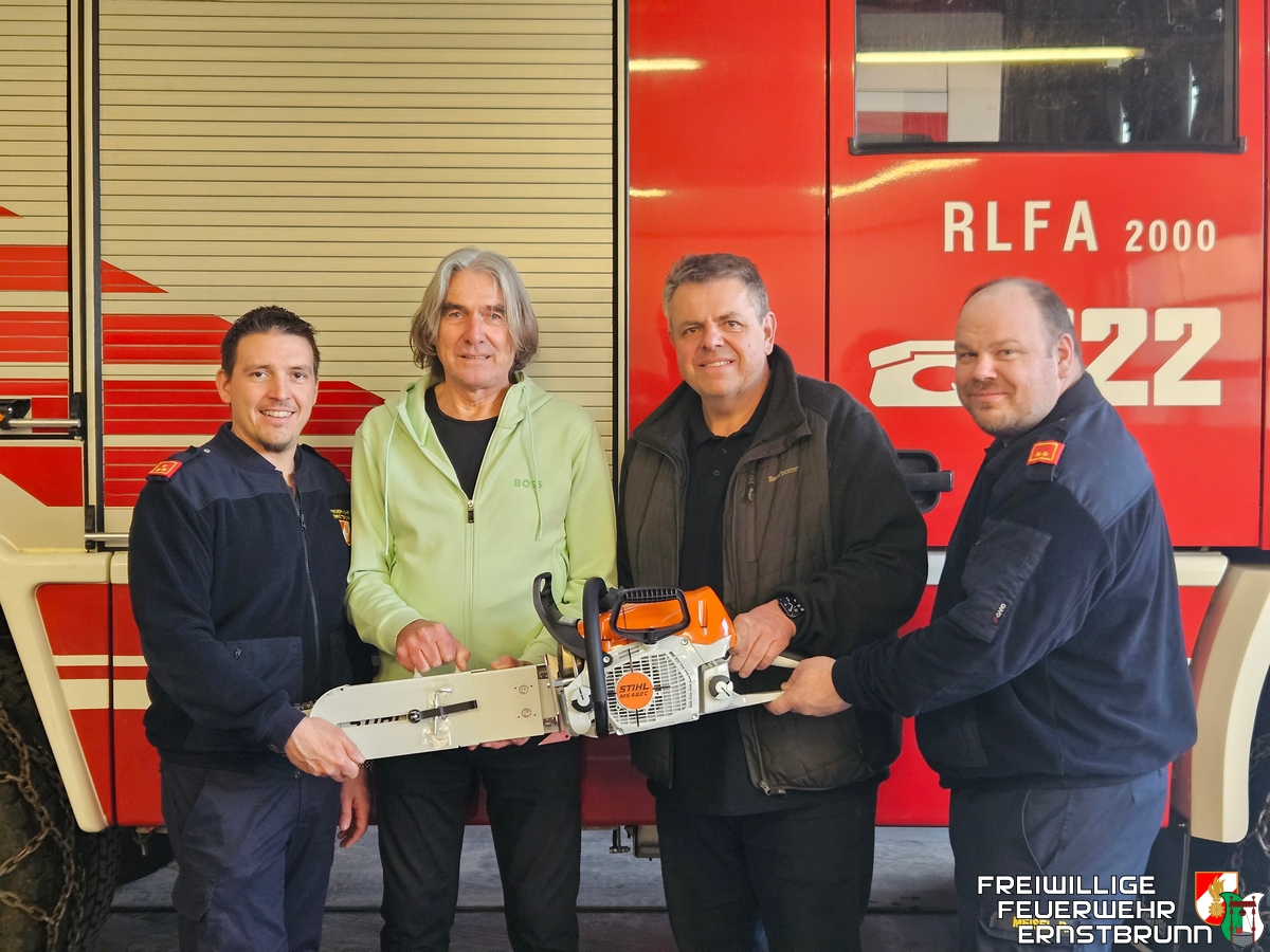 Übergabe der neuen Rettungssäge