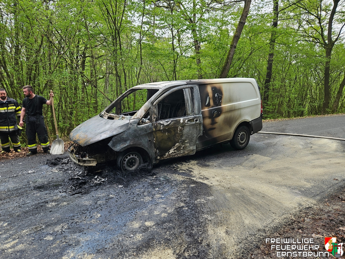 Fahrzeugbergung nach Fahrzeugbrand bei Würnitz