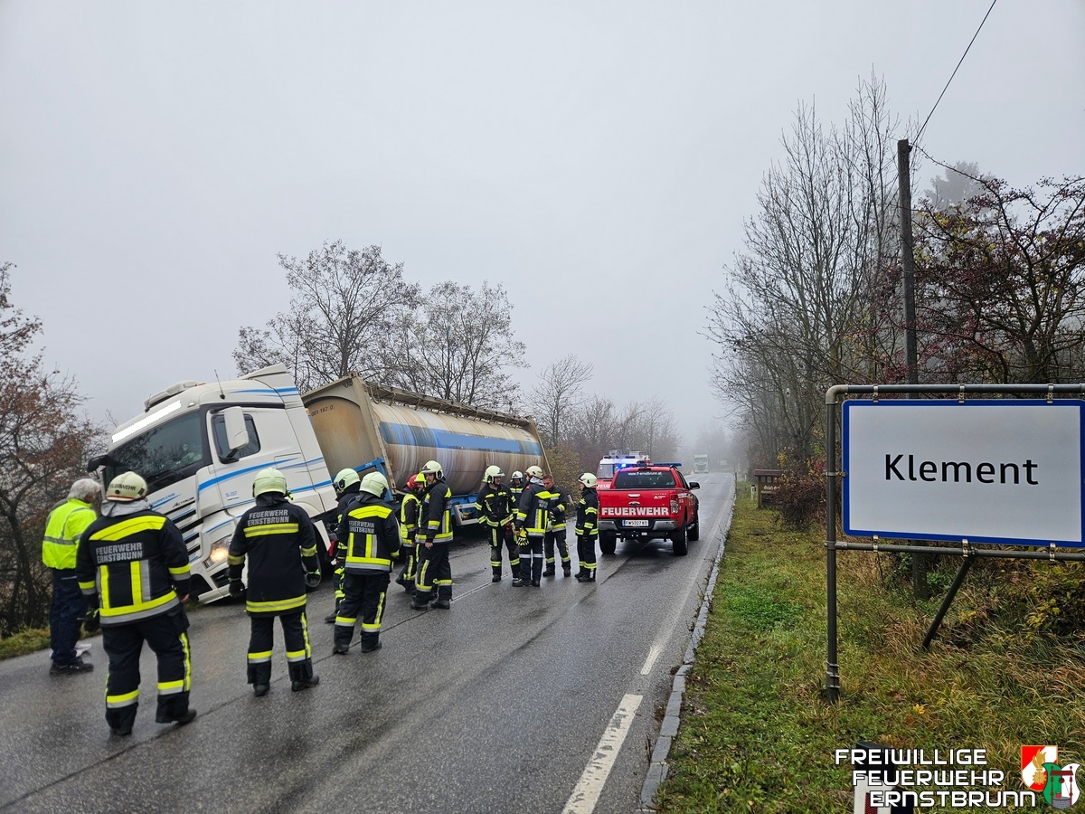 Bergung eines 42t Sattelfahrzeuges