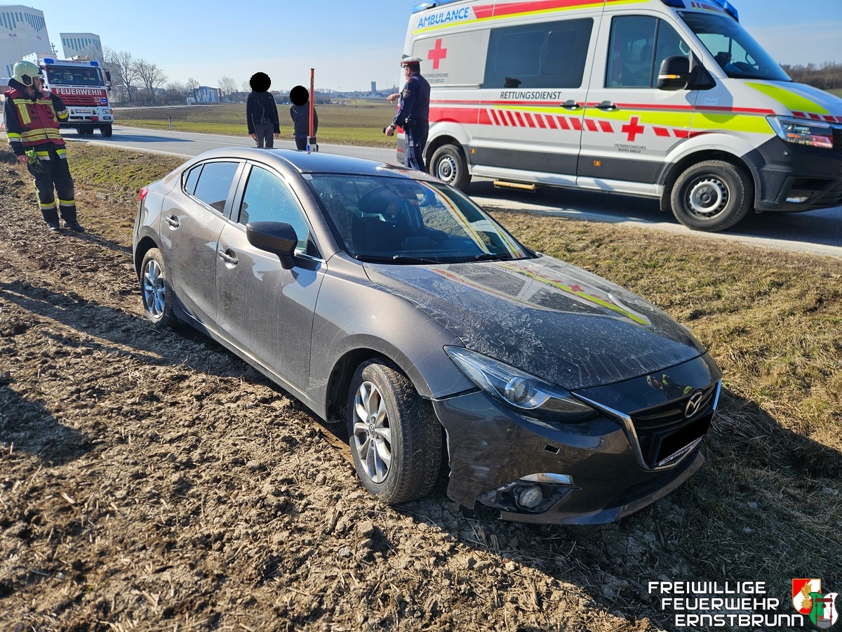 PKW aus Feld geborgen