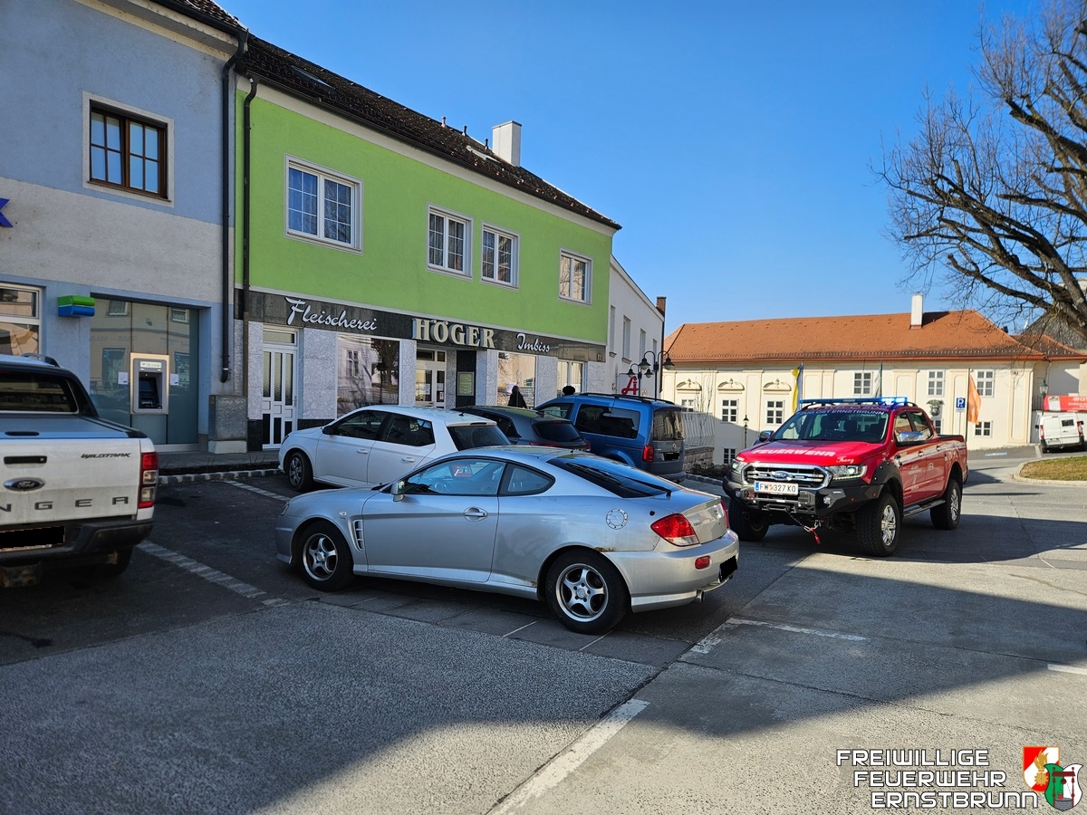 Ungewöhnliche Fahrzeugbergung am Hauptplatz