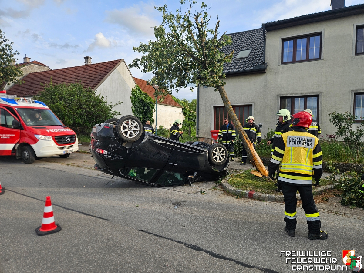 PKW Bergung nach Verkehrsunfall in Würnitz
