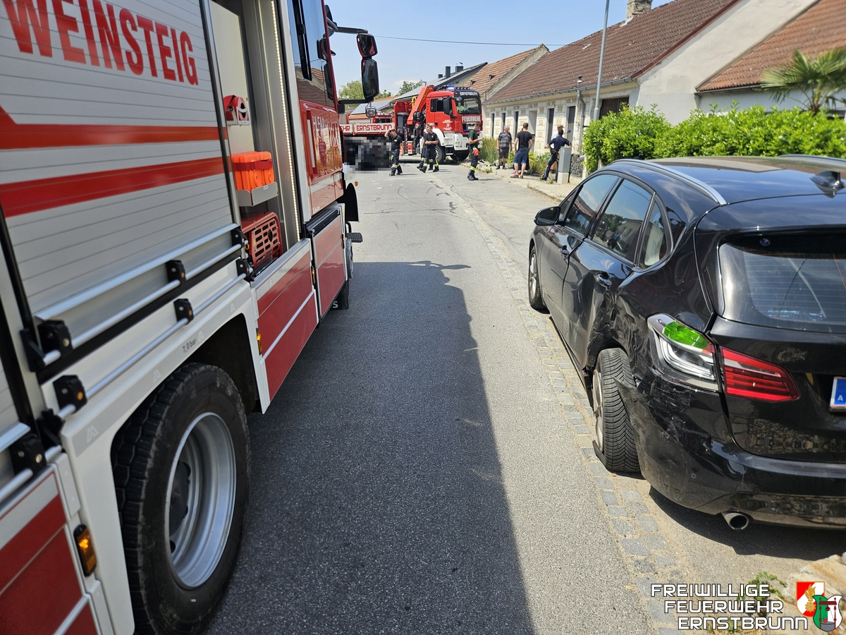PKW-Bergung nach Überschlag in Weinsteig